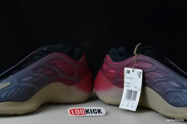 Fade Adidas Yeezy GW1814 700 V3 Carbon 0621